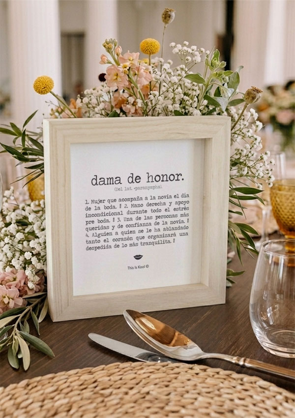 L&agrave;mina amb marc amb definici&oacute; per a regalar a les dames d'honor el dia de les vostres noces